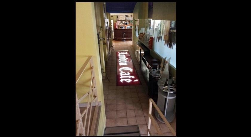 London Cafe Bed & Breakfast Castelnovo ne' Monti Exterior foto