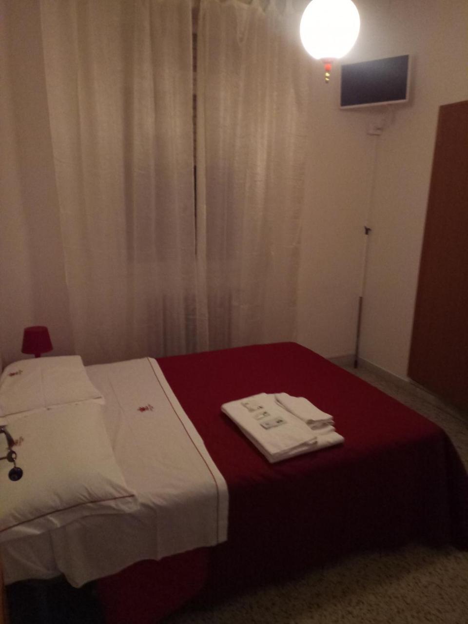 London Cafe Bed & Breakfast Castelnovo ne' Monti Exterior foto