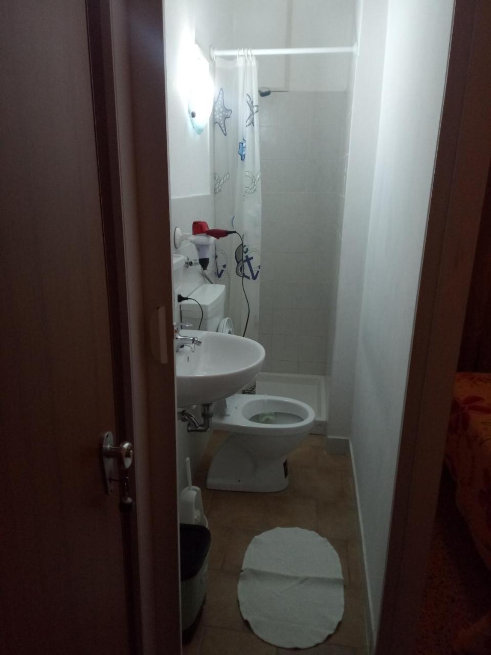 London Cafe Bed & Breakfast Castelnovo ne' Monti Exterior foto