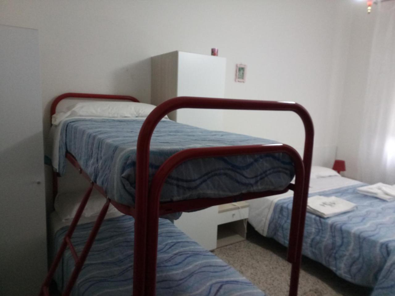 London Cafe Bed & Breakfast Castelnovo ne' Monti Exterior foto