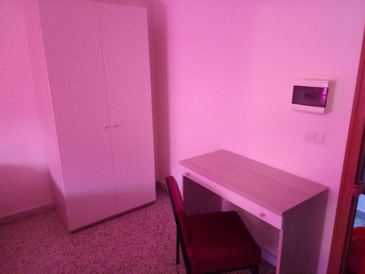 London Cafe Bed & Breakfast Castelnovo ne' Monti Exterior foto