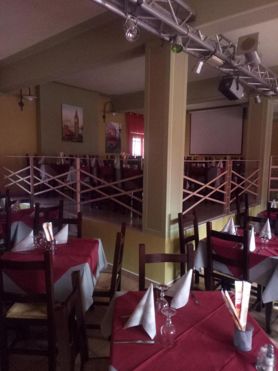 London Cafe Bed & Breakfast Castelnovo ne' Monti Exterior foto