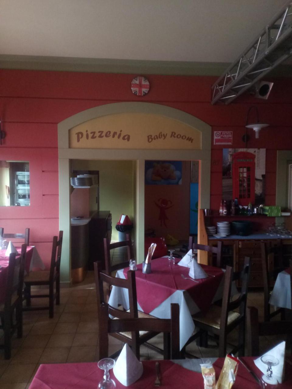 London Cafe Bed & Breakfast Castelnovo ne' Monti Exterior foto