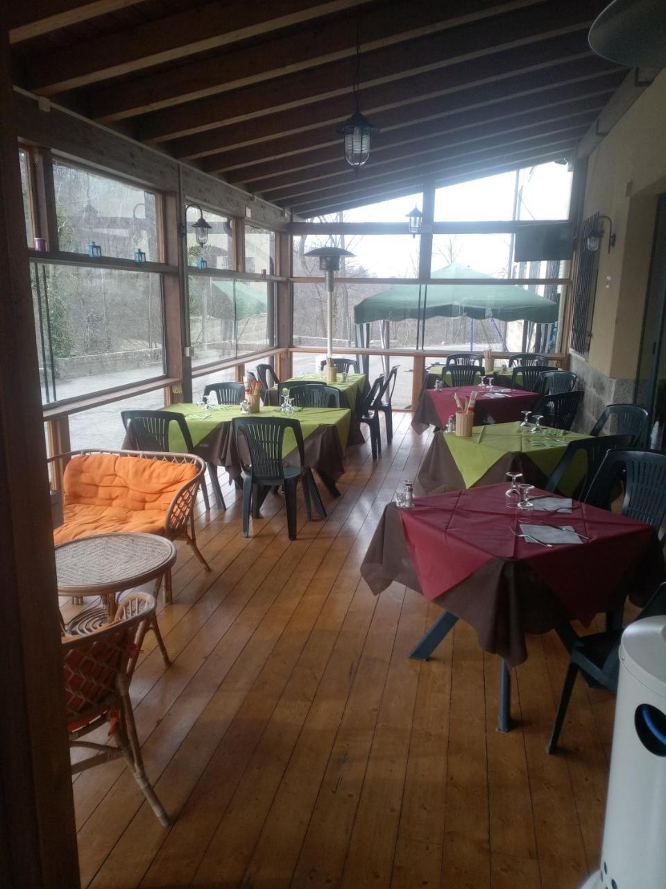 London Cafe Bed & Breakfast Castelnovo ne' Monti Exterior foto